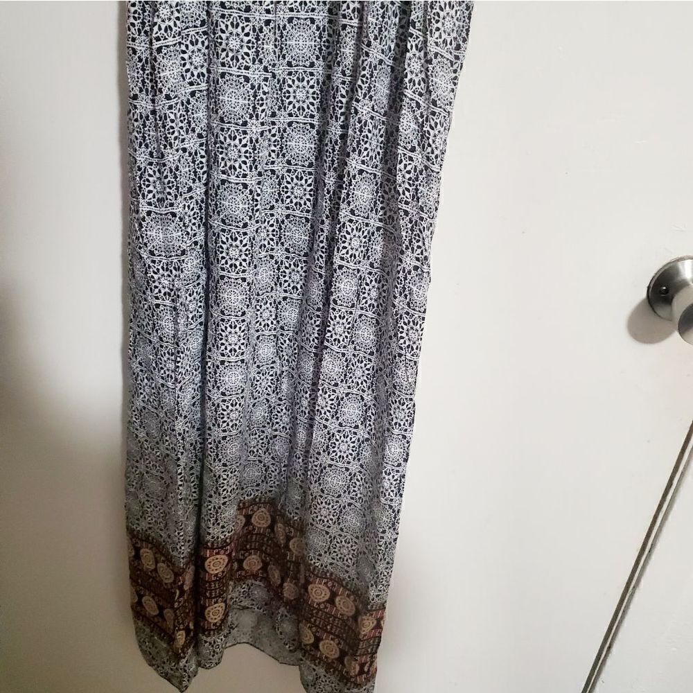 Dress    - Picture 4 of 7